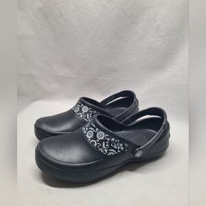 Crocs Women’s Clogs Black White Flowers Print Sz Us 7 Non Slip